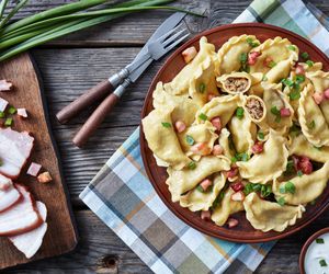 Pierogi z wątróbką drobiową: przepis na oszczędne tanie z podrobów