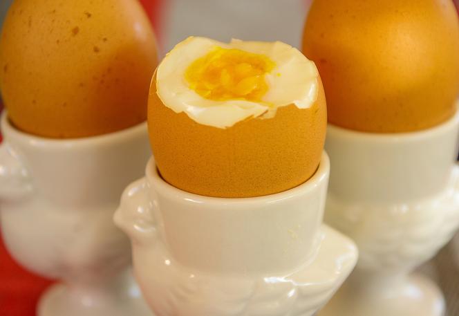 jaja-jak-wybierac-jajka-co-oznaczaja-pieczatki-na-skorupkach.jpg