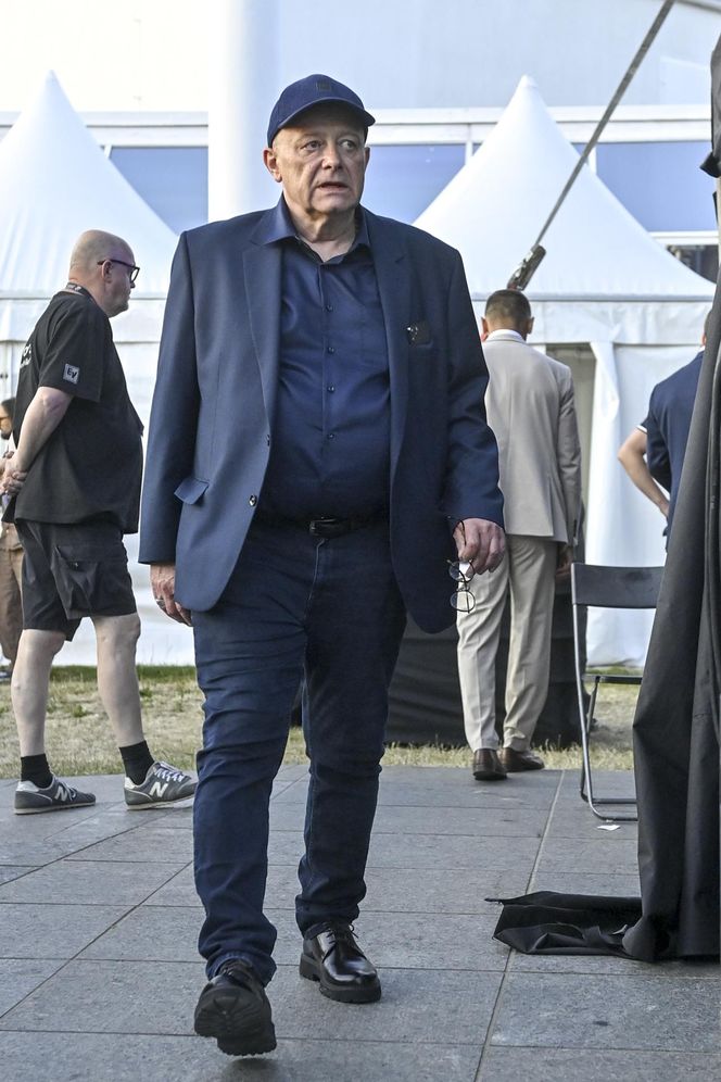 . Schudł i zapuścił wąsy