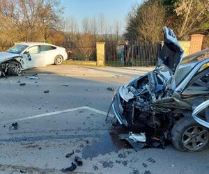 Czołowe zderzenie na ulicy Kościelnej w Starachowicach