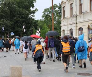 Lubelska Piesza Pielgrzymka na Jasną Górę 2024. Pątnikom deszcz niestraszny!