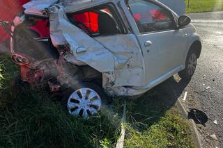 Śmiertelny wypadek pod Wieluniem! 62-latek ofiarą zderzenia trzech pojazdów [ZDJĘCIA].