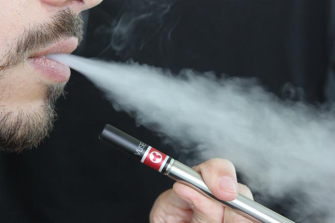 E-papierosy: Rzeszowskie szpitale będą informowały sanepid o uszkodzeniach płuc!