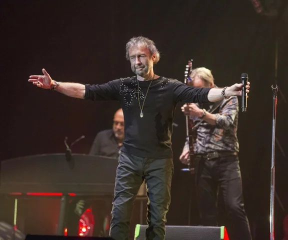 Paul Rodgers wspomniał występy u boku muzyków Queen: Ta świadomość mnie paraliżowała