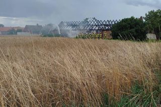 Duże straty po pożarze stodoły w Krzepielowie niedaleko Sławy [ZDJĘCIA]