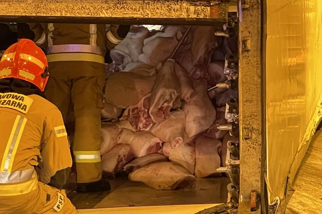 Ciężarówka z mięsem zablokowała tunel. Paraliż komunikacyjny na Ursynowie