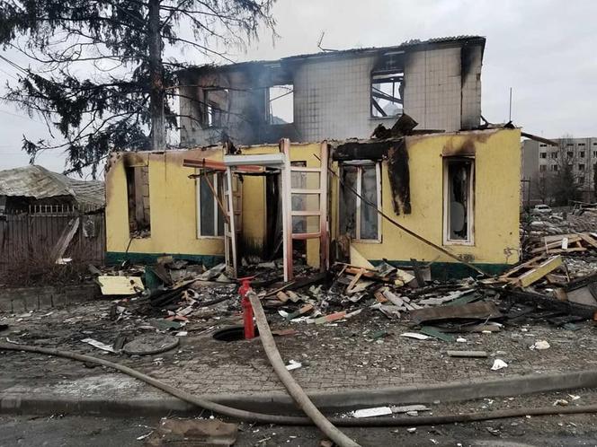 Barbarzyńcy XXI wieku: armia rosyjska uszkodziła lub zniszczyła 202 szkoły, 34 szpitale, ponad 1500 domów