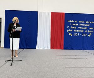 Pierwsza Dama uczciła z uczniami 100 lat od nadania imienia Stefana Batorego Szkole Podstawowej w Liwie