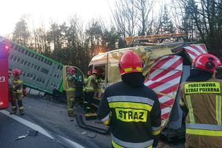 Koszmarny wypadek na A4 w Jaworznie. Ciężarówka wjechała samochód 
