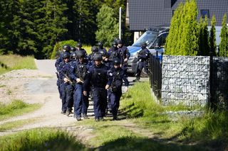 Nowy komunikat policji po obławie w Starej Wsi. Tak odpowiadają na zarzuty