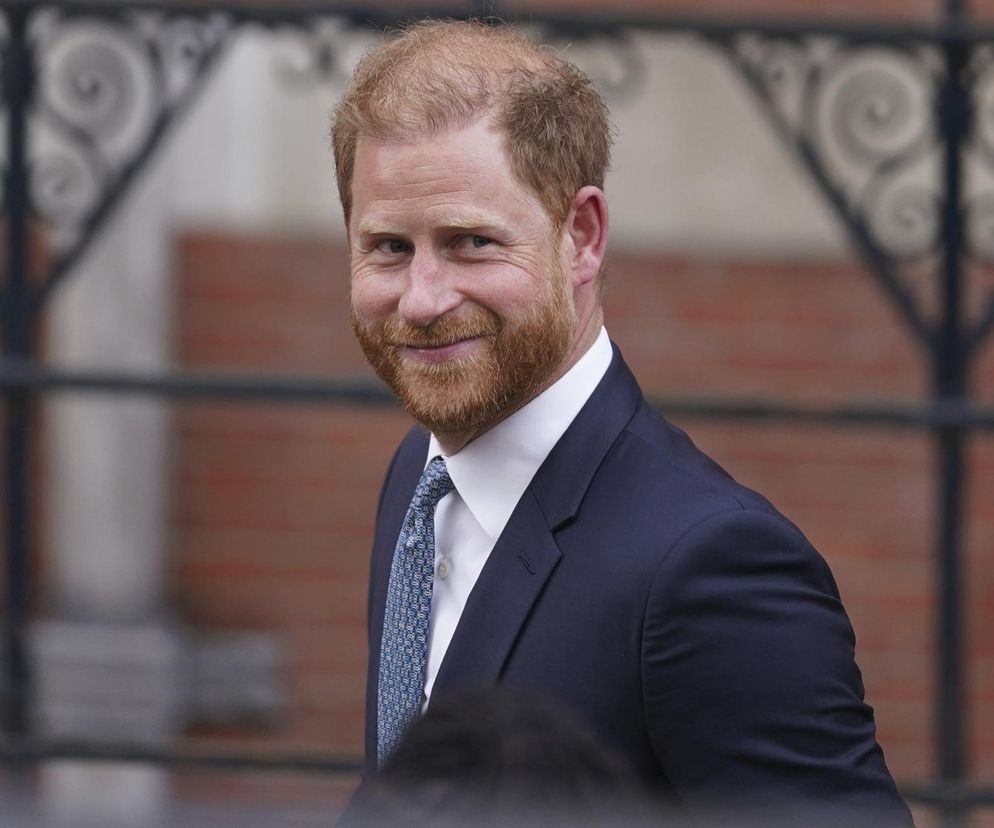 Książę Harry w niebezpieczeństwie! Psychofanka czyhała na niego w toalecie i mamrotała