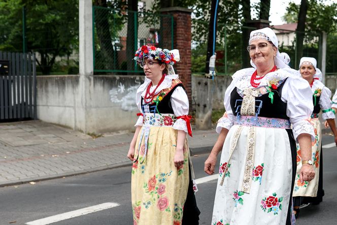 Korowód dożynkowy w Kostuchnie