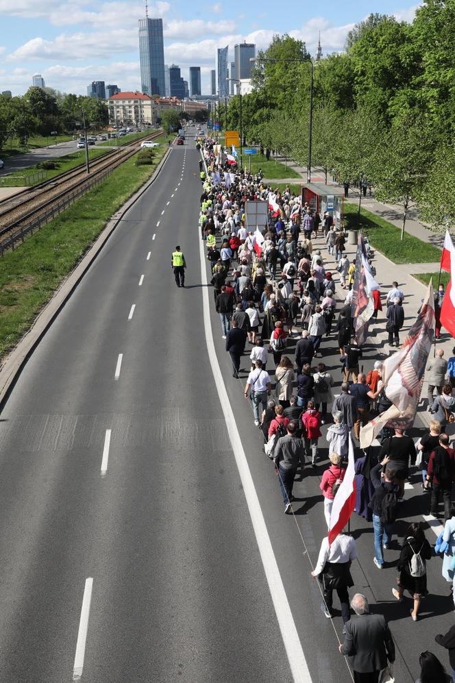 Wielki różaniec na ulicach Warszawy. Modlą się o ustanie „pandemii aborcji”