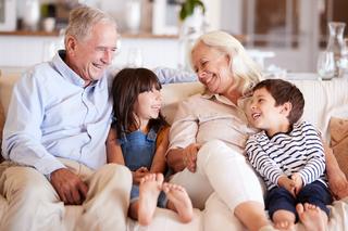 Babcia i dziadek - ich rola w życiu naszym i dziecka. Dlaczego są tak ważni w rodzinie?