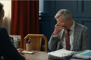 Barwy szczęścia, odcinek 3132: Zapłakany Henryk odstawi cyrk w gabinecie Bruna! Zrobi z siebie ofiarę Madzi! – ZDJĘCIA