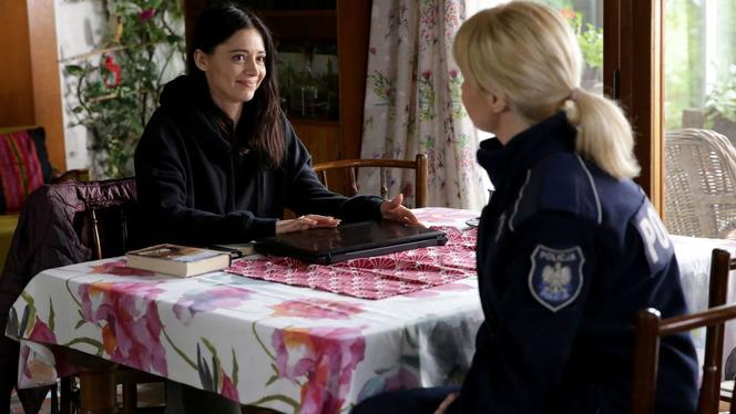 M jak miłość odc. 1452 po wakacjach 2019. Iza (Adriana Kalska), Sonia (Barbara Wypych)