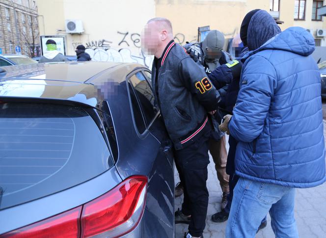 Udawali policjantów i wchodzili do agencji towarzyskich. Dwóch przebierańców w rękach policji