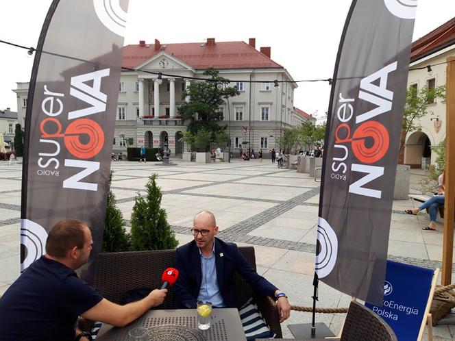 Super Lato w Kielcach. Zdjęcia z naszego mobilnego studia w ogródku letnim klubu Maska