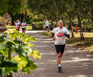 Sportowe emocje w Chorzowie. 150 biegaczy wystartowało w 6. edycji Chorzowskiej Dychy