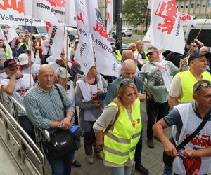 Protest związków zawodowych PKP Cargo i Poczty Polskiej w Warszawie