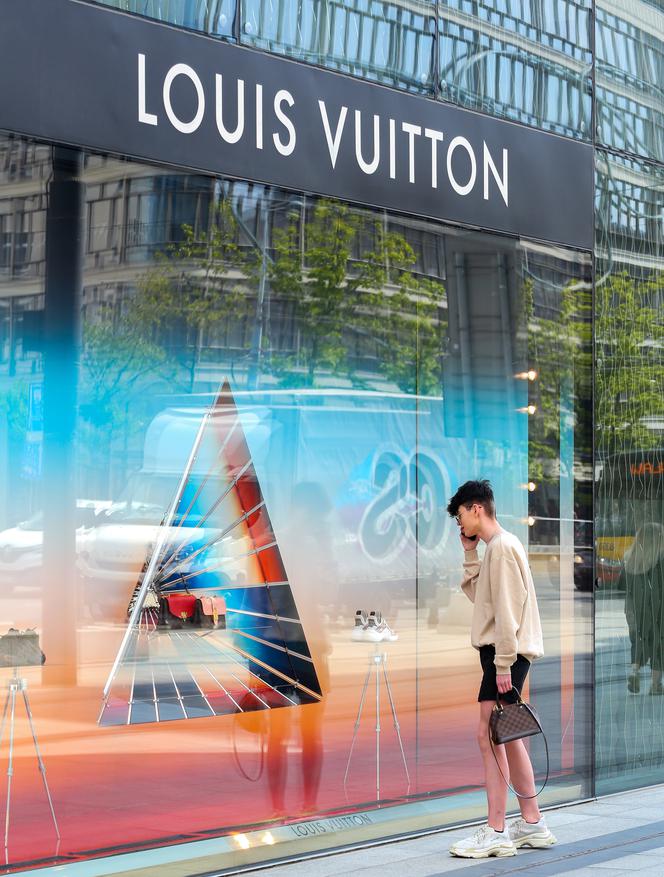 Idol nastolatek przyłapany przez paparazzi w stolicy!