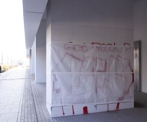 Graffiti na Muzeum Sztuki Nowoczesnej w Warszawie