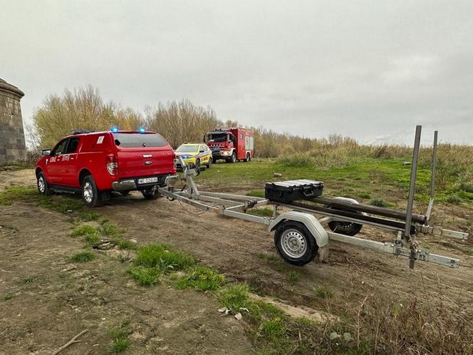 Tragedia na moście Poniatowskiego. Mężczyzna wpadł do Wisły. Trwa akcja ratunkowa