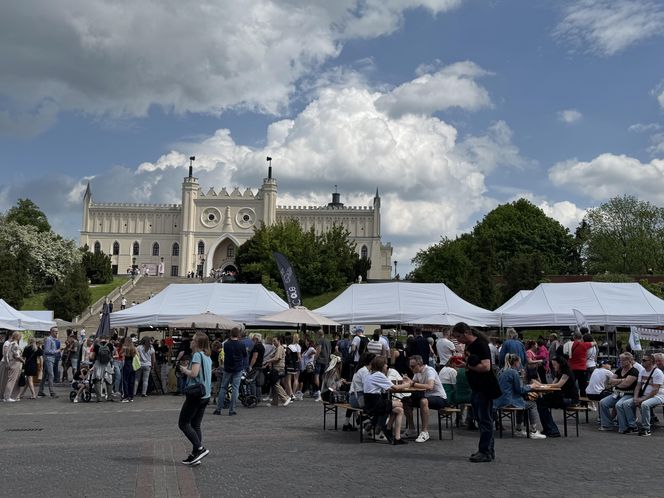 Tłumy na placu Zamkowym w Lublinie