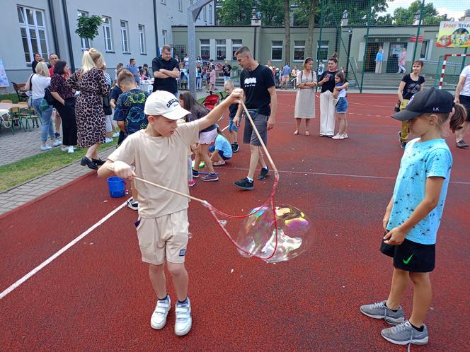 Nowa ławka Gaudiego została uroczyście odsłonięta podczas Pikniku Rodzinnego 2024 w siedleckiej "Jedynce"