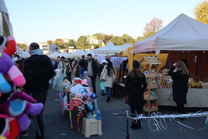 Festiwal Czekolady i Słodkości na placu pod zamkiem w Lublinie 