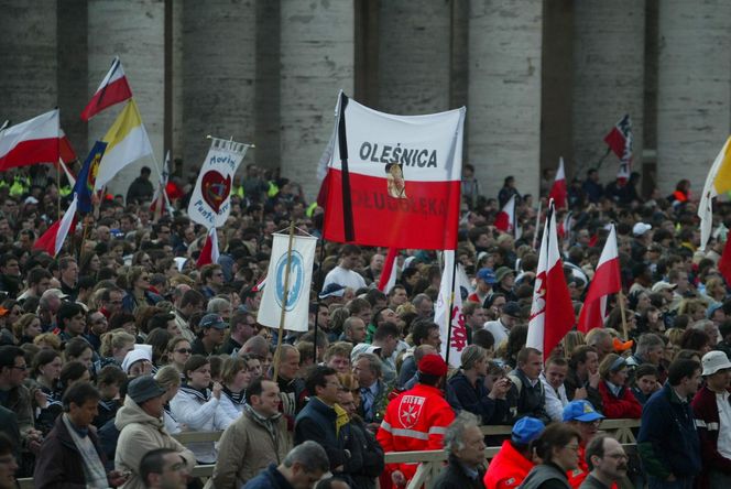 Tak wyglądał pogrzeb Jana Pawła II w Watykanie