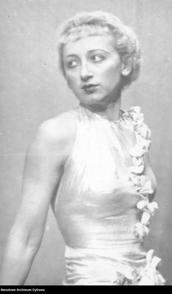 Aktorka Dorota Bielańska w jednej ze scen przedstawienia. 1936.