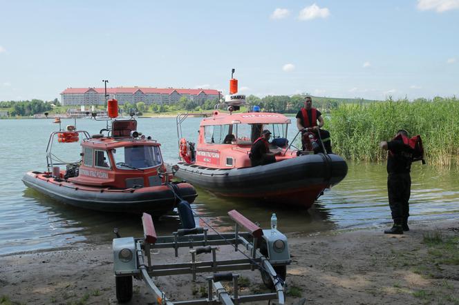 Mikołajki. Śmigłowiec spadł do jeziora Tałty! Leciały nim trzy osoby [FOTO]