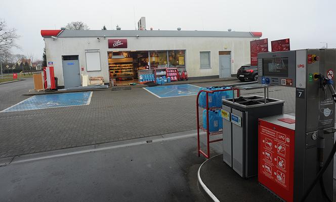 Wjechała w stację benzynową