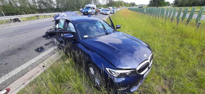 Groźny wypadek na S7. Rozpędzone auto wjechało w nieoznakowany radiowóz [ZDJĘCIA, WIDEO]