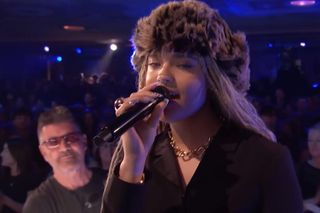 Sara James wróciła do America's Got Talent! Spójrzcie tylko na Simona Cowella