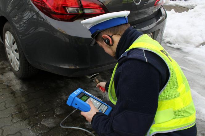 Policjanci skontrolowali stan techniczny aut