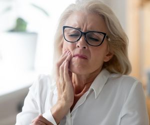 Ból zębów od zimna to może być ważny sygnał. Sprawdź, jak stan dziąseł wpływa na serce