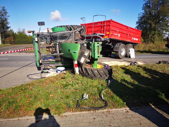 Koszmarne zderzenie osobówki z traktorem pod Bydgoszczą