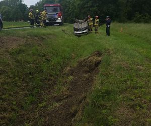 Złamał dożywotni zakaz. Po dachowaniu w pow. górowskim porzucił auto i poszedł pieszo