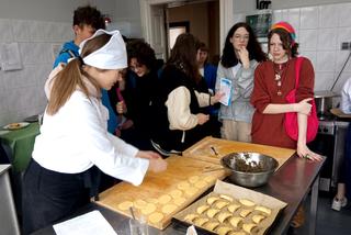 Kucharze, styliści... Swoją ofertę ósmoklasistom zaprezentował grudziądzki gastronomik [FOTO, WIDEO]