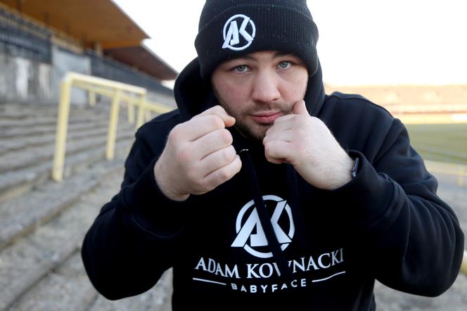 Adam Kownacki na stadionie Strahov w Pradze