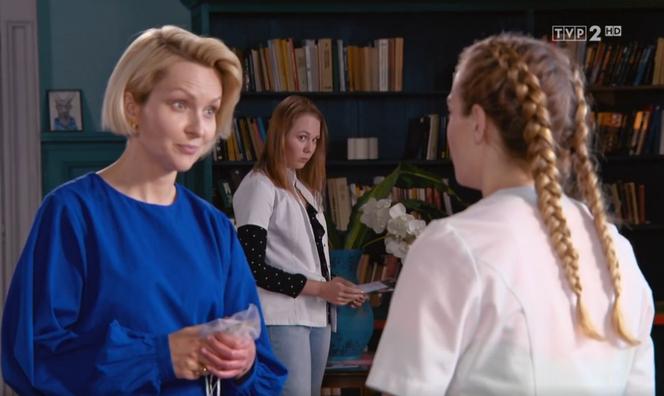 Barwy szczęścia odc. 2365. Bożena (Marieta Żukowska), Jowita (Magdalena Żak), Oliwka (Wiktoria Gąsiewska)