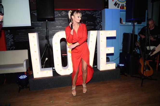 Justyna Sawicka w czasie recitalu walentynkowego