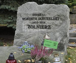 Grób Jaruzelskiego na Powązkach Wojskowych