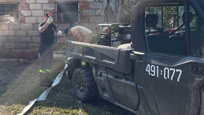 Tak strażacy z Podlasia walczą ze skutkami powodzi na południu Polski. Zobaczcie te zdjęcia!