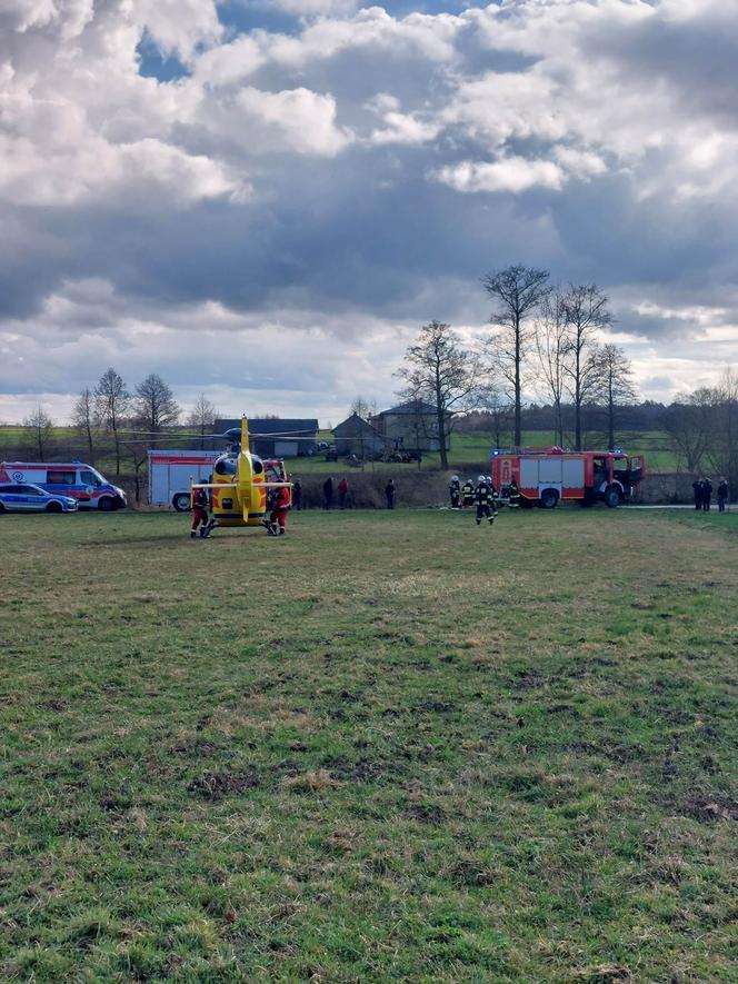 Śmiertelny wypadek pod Bełchatowem! Kierowca quada huknął w drzewo [ZDJĘCIA]