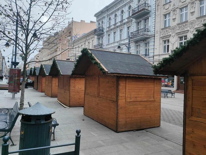 Rozpoczęły się przygotowania do jarmarku bożonarodzeniowego. Zobacz, kiedy oficjalnie się rozpocznie