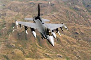Polskie F-16 PRZECHWYCIŁY rosyjski samolot. Pilot ZAPŁACI 9 tysięcy zł kary?