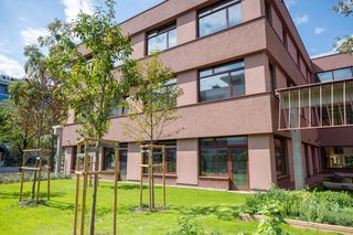 Warszawa: Nowa szkoła za grube miliony czeka na pierwszych uczniów. Zobacz zdjęcia